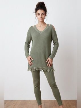 CoCo & Tashi Chic Olive V-Neck Sweater with Fringe | Boho Style | Medium